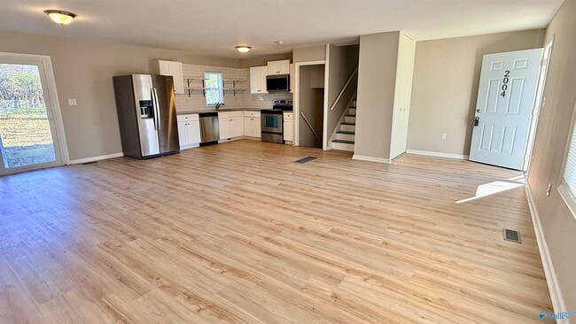 Building Photo - 2004 Chambers Dr NE