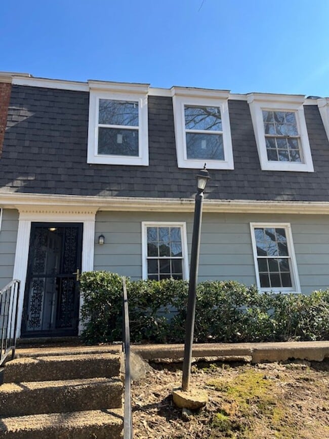 Building Photo - Renovated 3 Bedroom 2.5 Home for Rent!