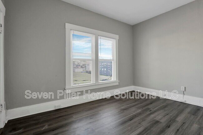 Building Photo - 1544 Granville St