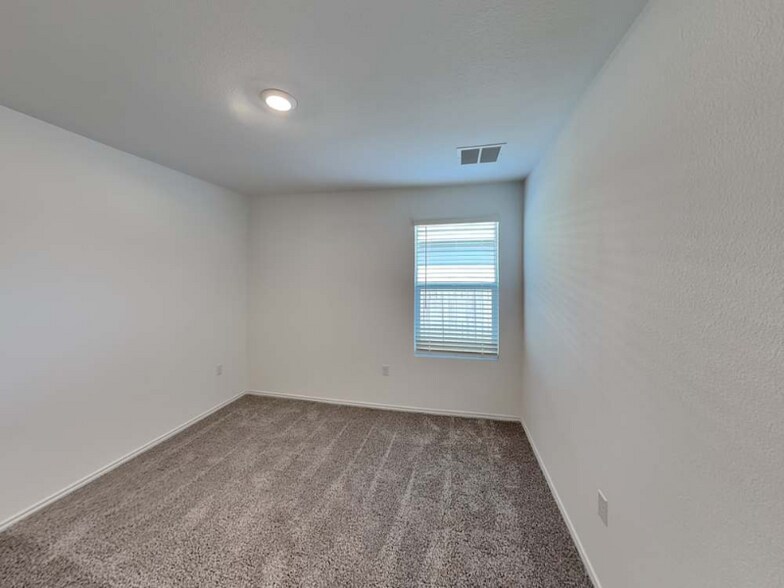 Building Photo - 10500 Steinbeck Dr