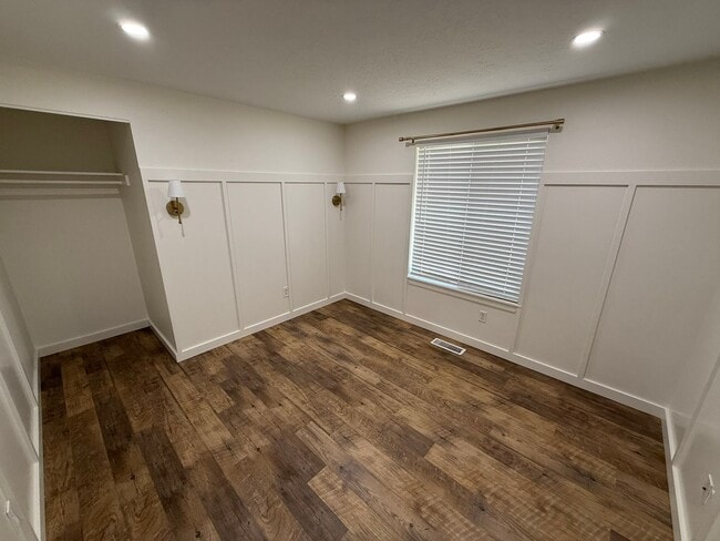 Building Photo - Updated Three Bedroom Home in South Salem