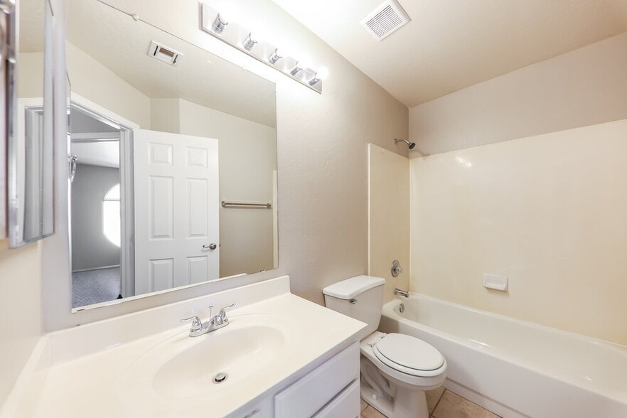 Building Photo - 1515 E South Fork Dr