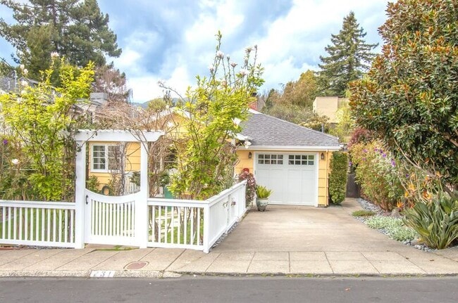 Primary Photo - 231 Elm Ave