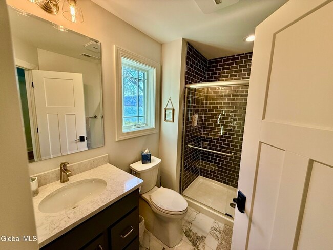 Building Photo - 16 Newton St