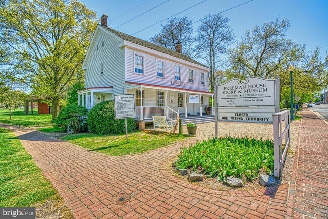 Building Photo - 8332 Hilltop Ave