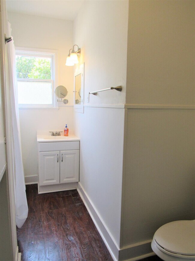 Building Photo - HIGHLAND PARK 3-BEDROOM