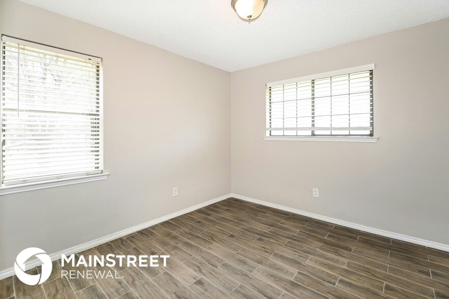 Building Photo - 1028 Eastridge Cir