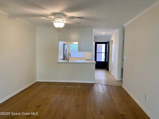 Building Photo - 255 Paradise Blvd