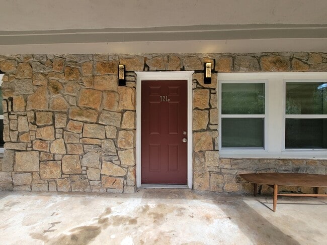 Building Photo - 2BR - Custom Features – More Space Than Apartments
