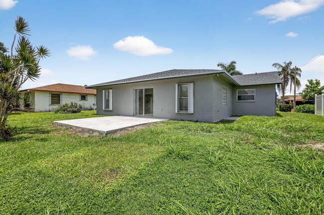 Building Photo - 600 S Mangonia Cir