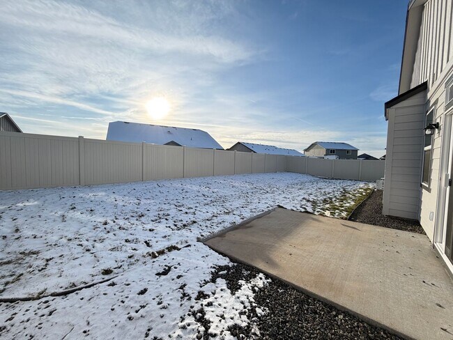 Building Photo - Brand New Hayden Home