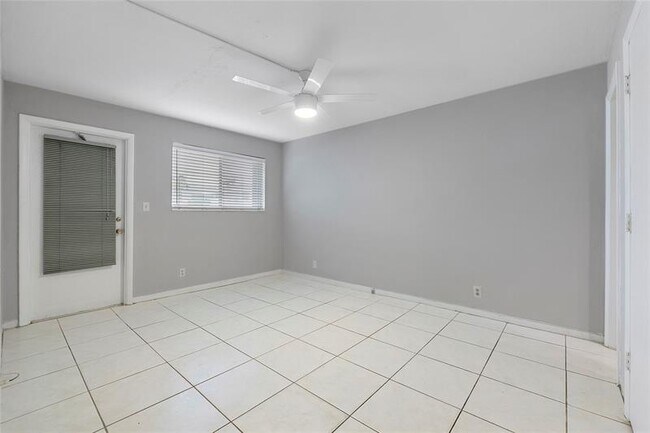 Building Photo - 2175 NE 56th St