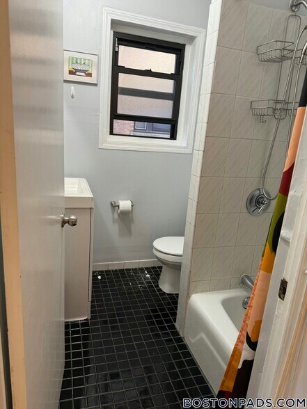 Building Photo - 452 Park Dr