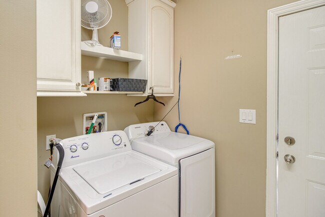 Building Photo - 210 W 2nd Ct