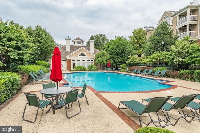 Building Photo - 2204 Westcourt Ln