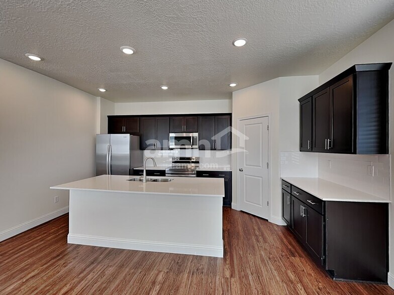 Building Photo - 5998 Verdigris Dr