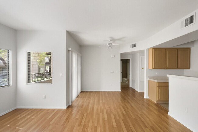 Building Photo - Great 2 Bed, 2 Bath First Story Condo In Northwest Vegas