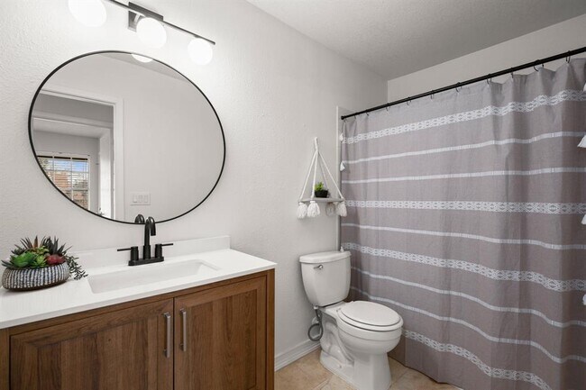 Building Photo - 4822 Transit Cir