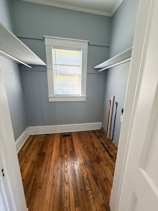 Building Photo - 312 Sirrine St