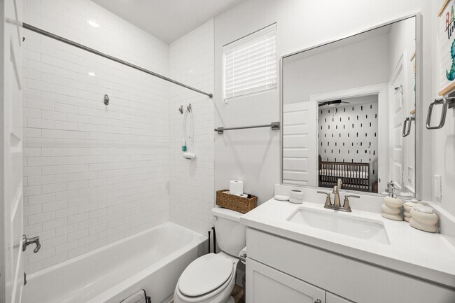 Building Photo - 2718 Grand Fountains Dr