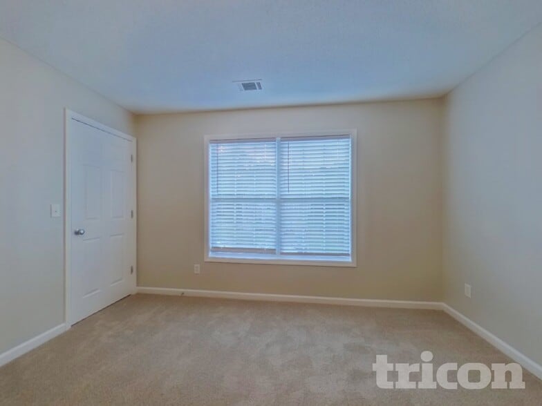 Building Photo - 629 Amberwood Dr