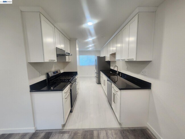 Building Photo - 749 Palomino Dr