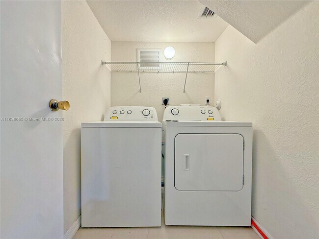 Building Photo - 16562 SW 71st Terrace