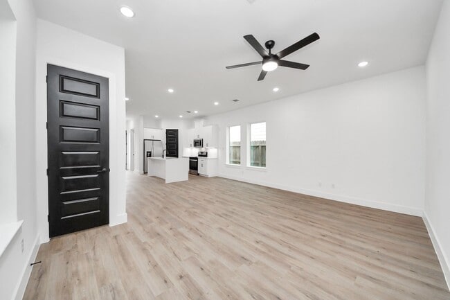 Building Photo - 3308 Hardy St