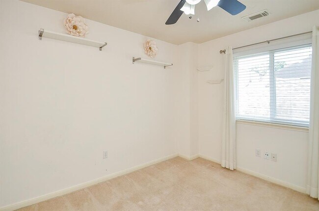 Building Photo - 15018 Moss Boulder Ct