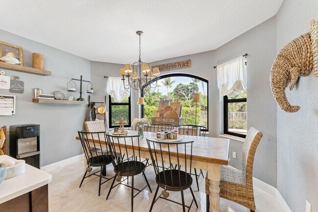 Building Photo - 9173 Delemar Ct