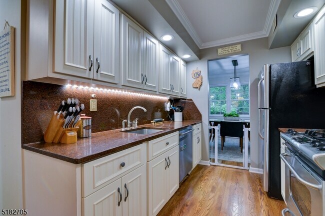 Building Photo - 78 Canterbury Rd