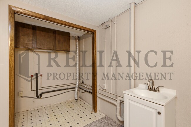 Building Photo - 428 Peach Tree Ln