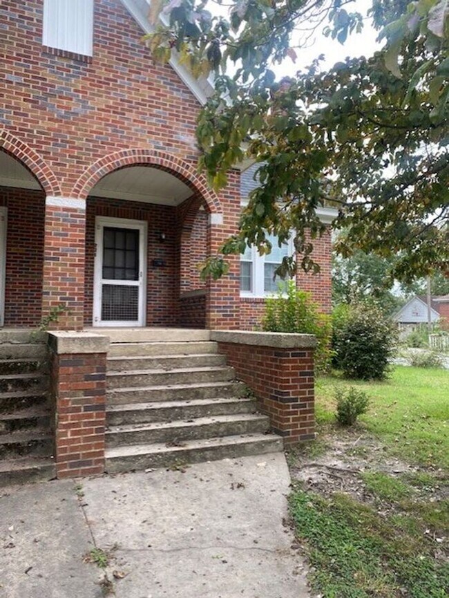 Building Photo - Two Bedroom Duplex in Downtown Woodruff!