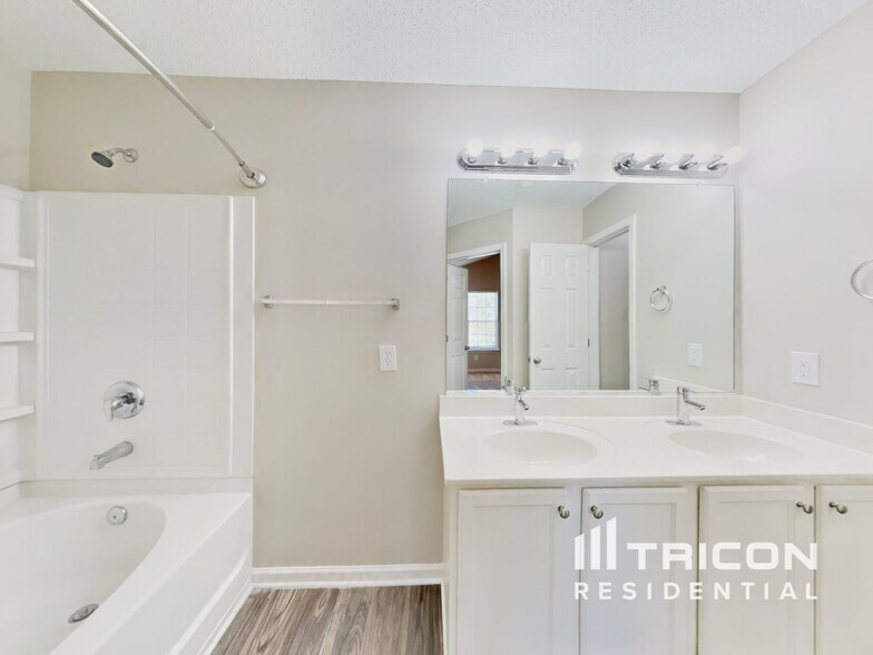 Building Photo - 5040 Liberty Hall Cir