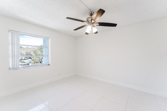 Building Photo - 606 NW 13th St