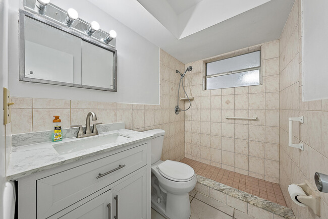 Building Photo - 206 Anglers Cir