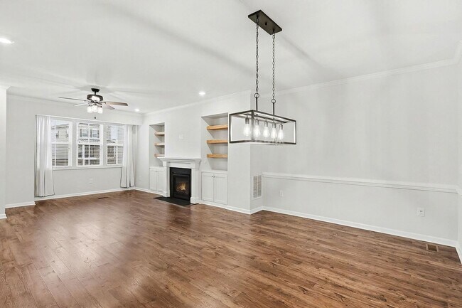 Building Photo - Spacious and Well Maintained Townhome in Austin Creek