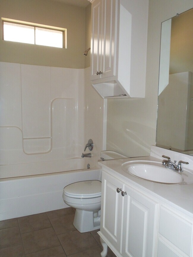 Building Photo - Shenandoah area 3BR/2BA house with dbl garage