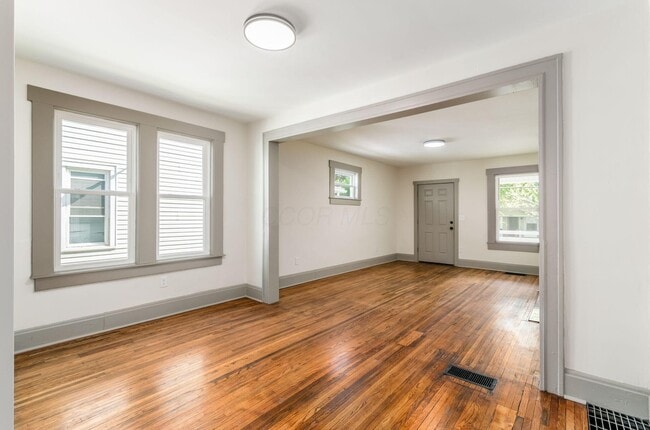 Building Photo - 289 Brehl Ave