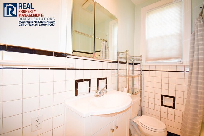Building Photo - Amazing 1BR in Green Hills! Lawncare and washer/dryer included!!
