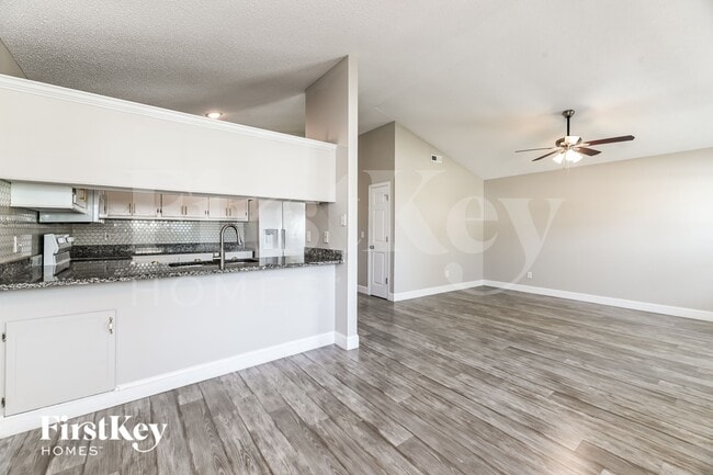 Building Photo - 118 Wilton St