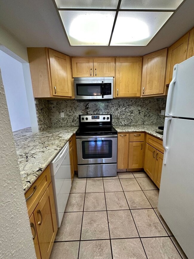 Building Photo - Spacious 2 Bed 2 Bathroom $2500!