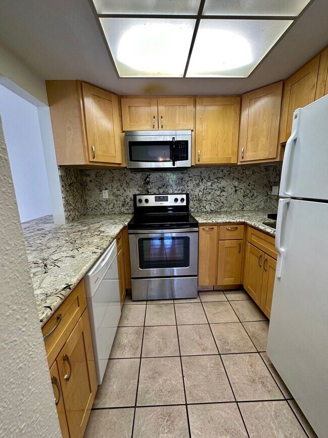 Building Photo - Spacious 2 Bed 2 Bathroom!!