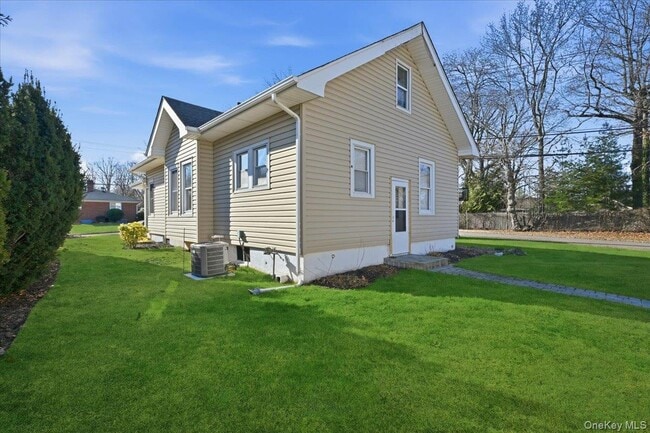 Building Photo - 1 Carl St