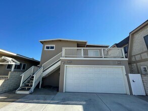 Building Photo - Pierpont Beach Duplex