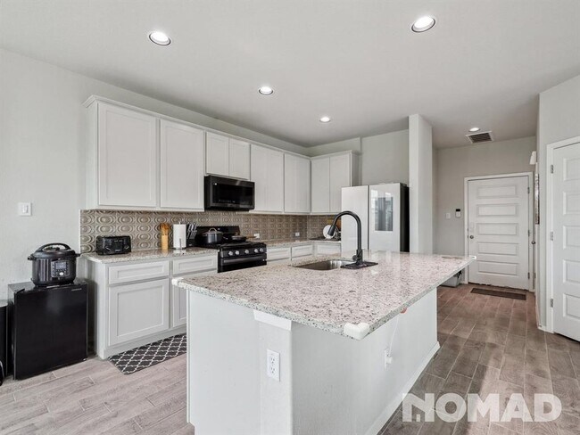 Building Photo - 101 Crescent St