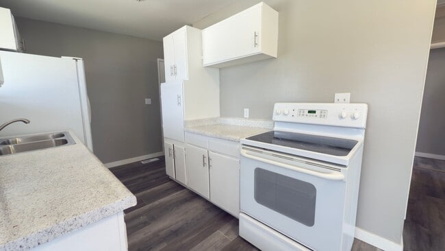 Building Photo - 1625 Paradise Ln