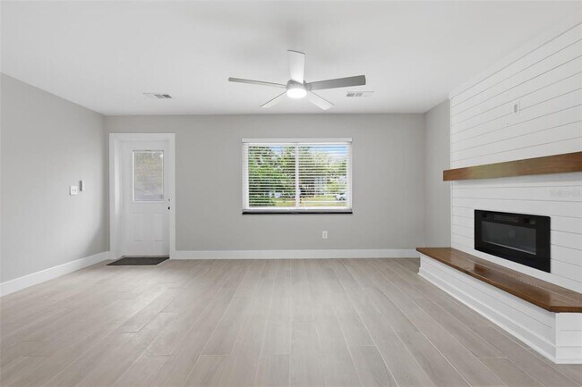 Building Photo - 550 E Minnesota Ave