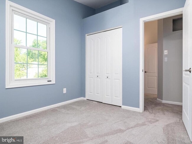 Building Photo - 731 Pine Valley Dr