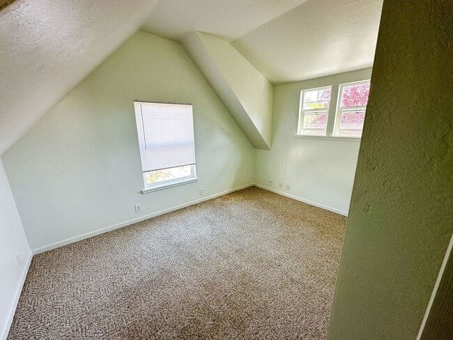Building Photo - Two Story Custom Home in Arcata!